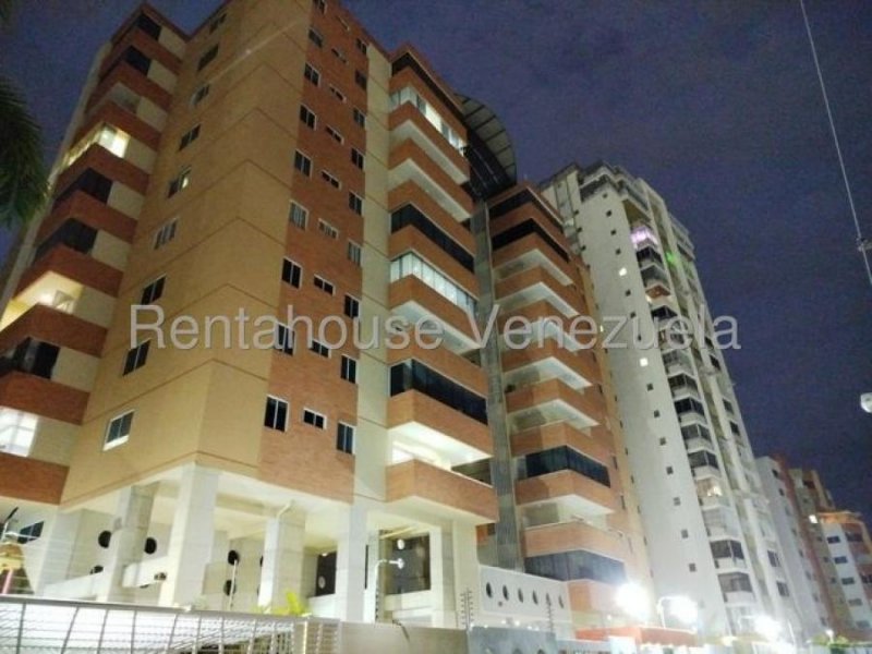 Moderno y amoblado apartamento en alquiler Urb. Andrés Bello Maracay 