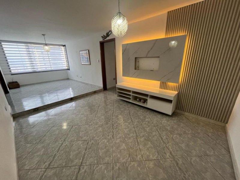 APARTAMENTO EN URB PALMA REAL RES VALLE ALTO MAÑONGO NAGUANAGUA. LUISA MEZONES VENDE.