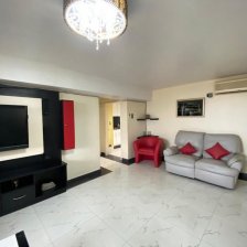 El Oasis Urbano de tus Sueños: Exclusivo Apartamento con Vistas al Mar y la Ciudad en la Av. 4 de Ma