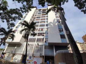 Apartamento en venta en la  Urb. San José de TarbesValencia Carabobo Desiree Castillo Rentahouse 