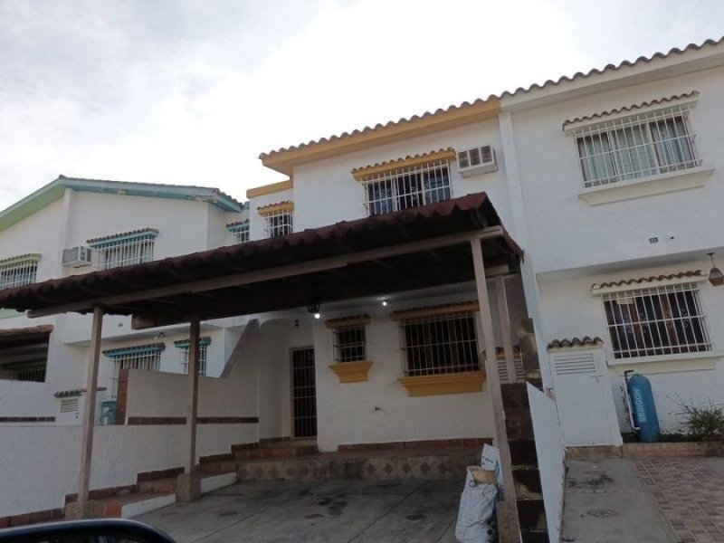 Casa en Alquiler en Valles del Camoruco Valencia, Carabobo