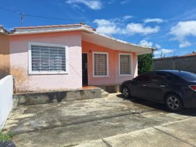 Amplia y cómoda casa en alquiler amoblada en Hacienda Yucatán al Norte de la Ciudad.