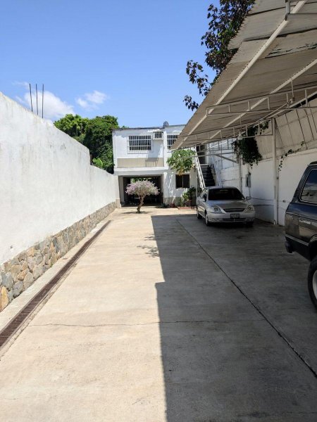 Exclusiva Casa con Galpón uso Comercial o Recidencial 