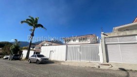 Casa en Venta en el Cafetal 25-19412 Telf 04143653415 Zoraida Sánchez