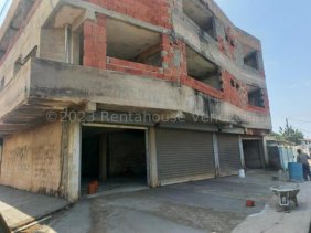 Imponente Edificio en Construcción en venta