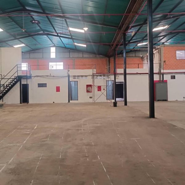 SE VENDE GALPÓN INDUSTRIAL COMPLEJO LOS JARALES SAN DIEGO. LUISA MEZONES VENDE