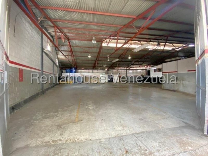 En Venta Espacioso Galpón En Boleíta Sur 