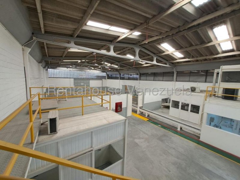 En venta magnifico y espacioso  galpón en  Cagua