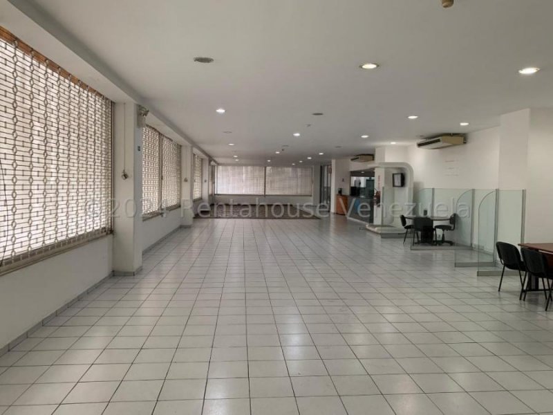 Foto Local en Venta en Boleíta Norte, Caracas, Distrito Federal - U$D 1.800.000 - LOV242080 - BienesOnLine