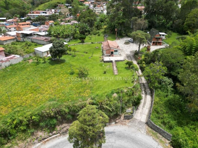 Se Vende Terreno De 10.338 M² Con 3 Casas En San Rafael De Tabay, Estado Mérida