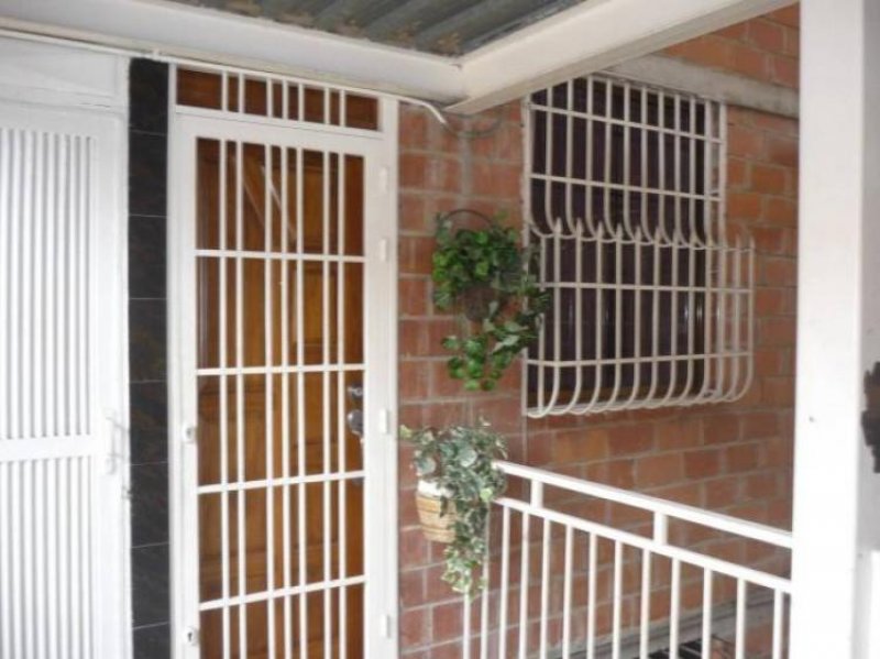 Foto Apartamento en Venta en Madre Maria, Maracay, Aragua - BsF 370.000 - APV35635 - BienesOnLine