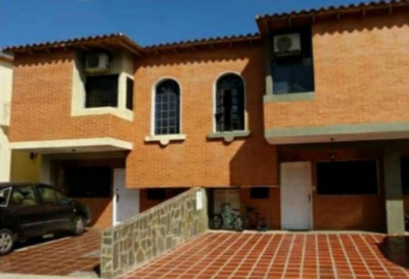 175568 Vendo Townhouse en San Diego Planta y Pozo Ada Araque 04128520928