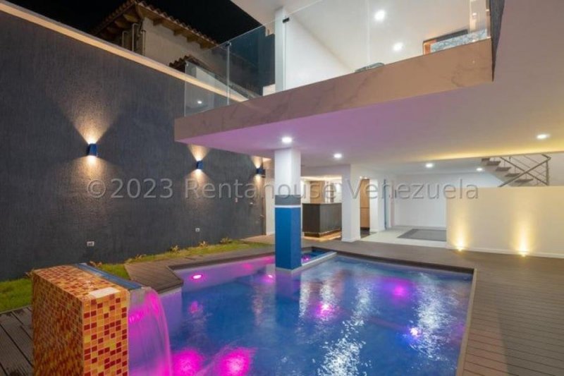 532 m2  REMODELADA EN 2023 PISCINA, SALA FIESTAS, COCINA ACTUALIZADA, A/A MLS#23-28710  R A H PV