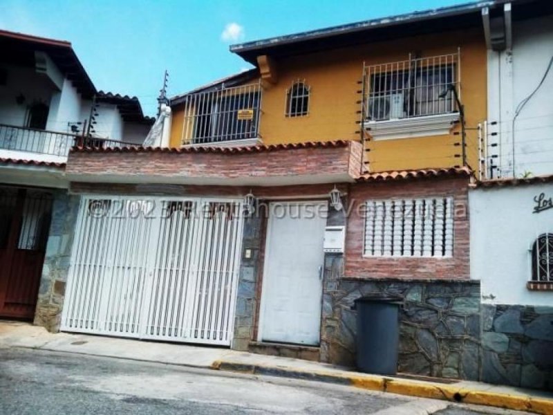 896 m2 3 NIVELES, AGUA PERMANENTE, SEGURIDAD, ACTUALIZADA, PARRILLA, MLS#24-1208