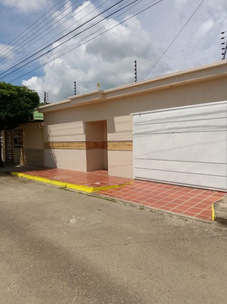 Casa en Alquiler en Alto Barinas Urb Los Lirios, Barinas