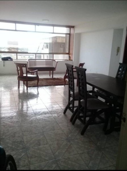 Foto Apartamento en Alquiler en José Casanova Godoy / Urb El Centro, Maracay, Aragua - U$D 350 - APA184455 - BienesOnLine