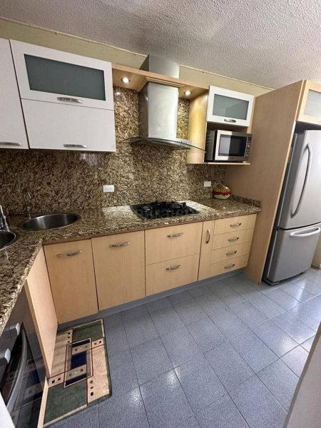 Alquilo apartamento amoblado en San Jacinto 04124390854