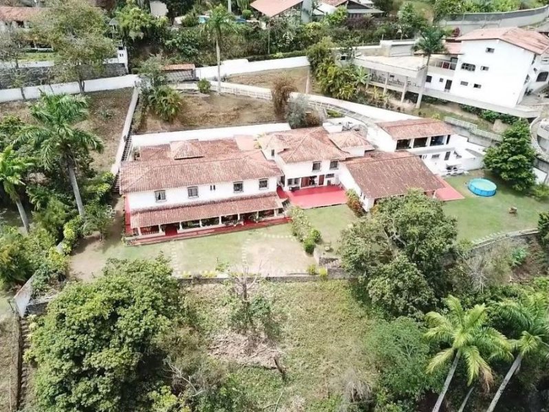 AMPLIA Y CóMODA CASA EN VENTA CERRO VERDE