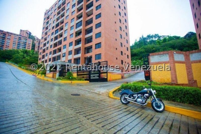 Apartamento 72m2 REMODELADO En Colinas de La Tahona Vendo MLS#23-19540 R A H Pablo Velozo