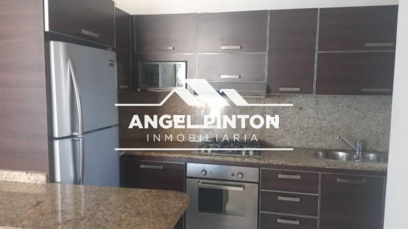 APARTAMENTO ALQUILER RES LA CABANA AV EL MILAGRO MARACAIBO API 6823