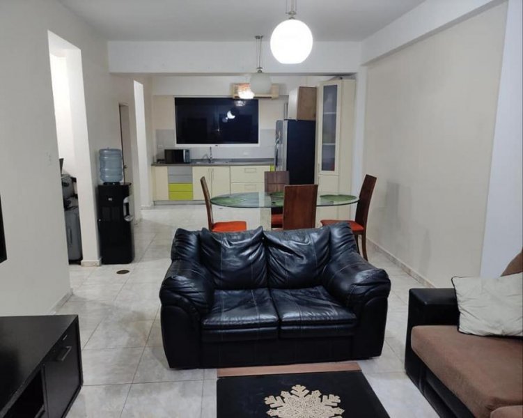 Apartamento Amoblado 137 M 2 , 3 Cuartos , 3 Baños con patio. Inf.: 0414 5685787