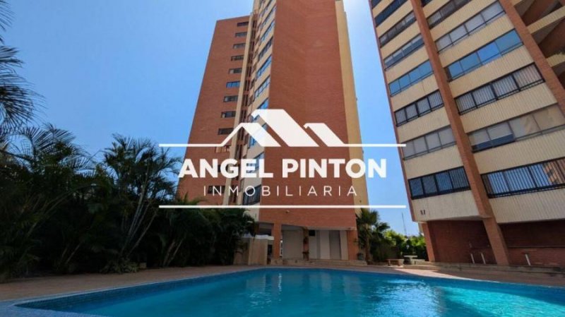 APARTAMENTO CON PISCINA ALQUILER AV EL MILAGRO MARACAIBO. API 6801