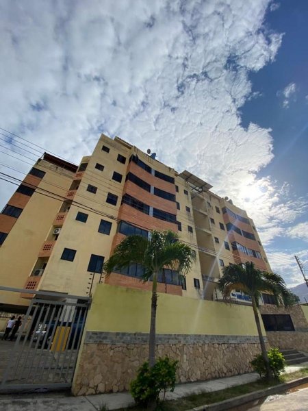 Apartamento Duplex en Naguanagua La Campiña Res Mirabella