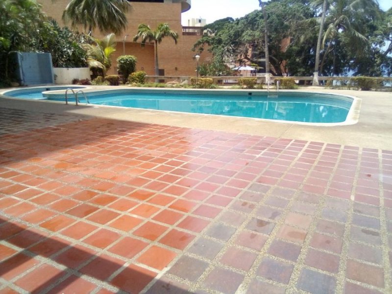 Foto Apartamento en Alquiler en urimare, PLaya Grande, Vargas - U$D 400 - APA180891 - BienesOnLine