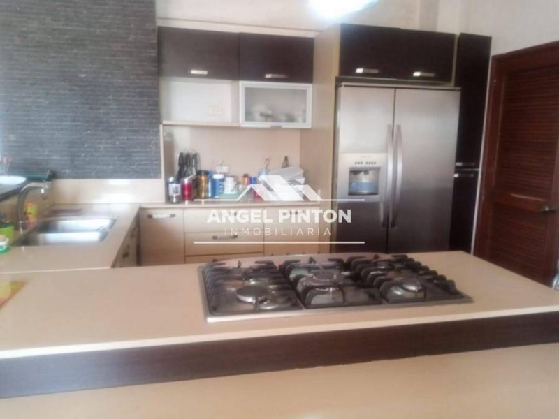 Foto Apartamento en Alquiler en La Lago, Maracaibo, Zulia - U$D 350 - APA221402 - BienesOnLine