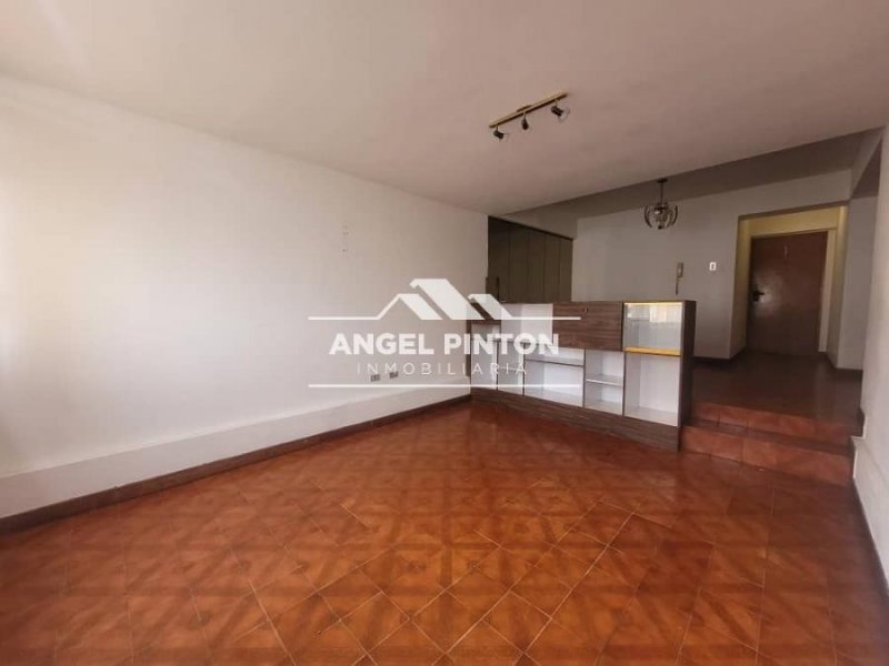 APARTAMENTO EN ALQUILER EN AV BELLA VISTA CON 69 MARACAIBO API 6921 JANETTE PEREZ