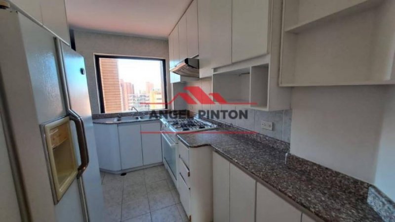 Foto Apartamento en Alquiler en LA LAGO MARACAIBO, Zulia - U$D 300 - APA189449 - BienesOnLine