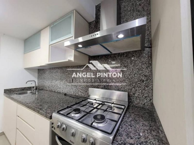 APARTAMENTO EN ALQUILER EN LAGO COUNTRY III MARACAIBO API 7078