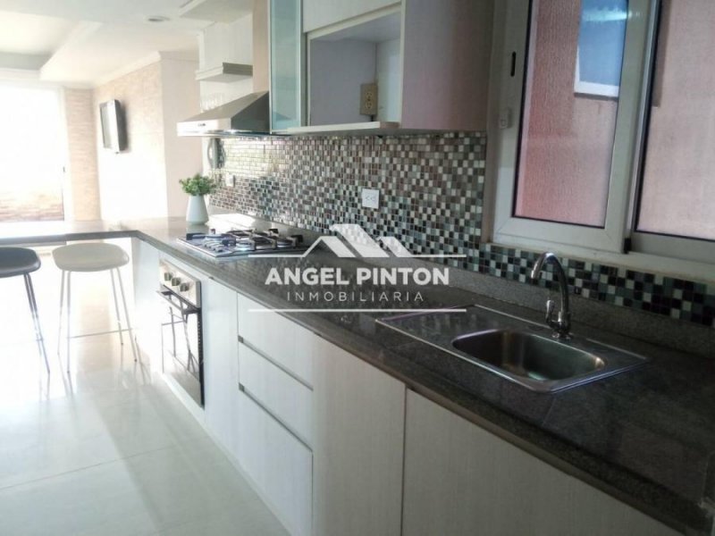 Foto Apartamento en Alquiler en Av El Milagro, Maracaibo, Zulia - U$D 450 - APA230415 - BienesOnLine