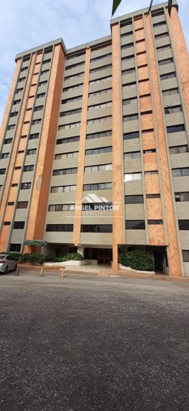 APARTAMENTO EN ALQUILER RES. PARIS MARACAIBO API 0105