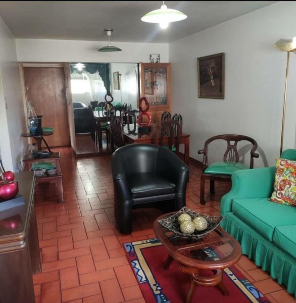 Apartamento en Caracas 3 habitaciones 2 baños EN VENTA (Negociable)