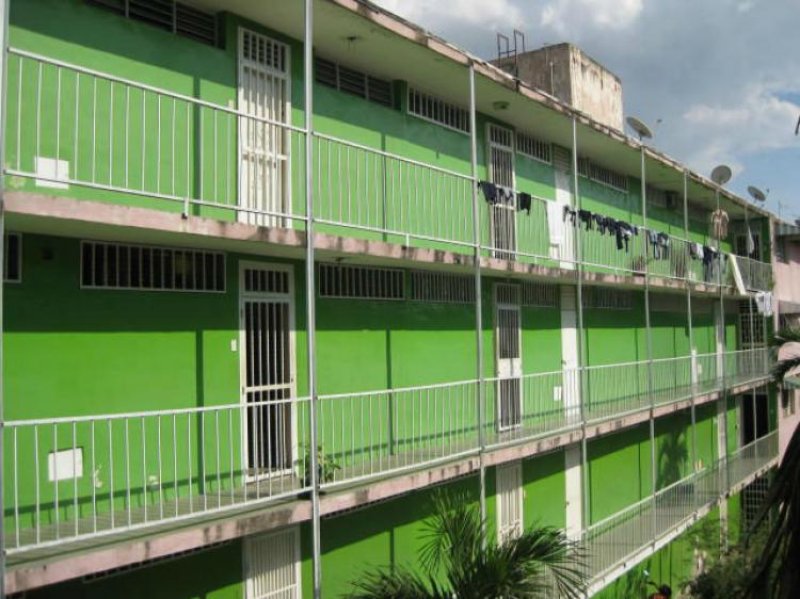 Foto Apartamento en Venta en Caña de Azucar, Maracay, Aragua - BsF 27.000.000 - APV99113 - BienesOnLine