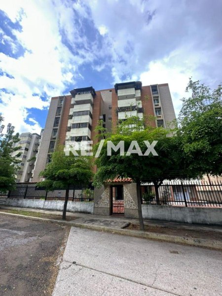 Foto Apartamento en Venta en Av. Prolongación C2, Maracaibo, Zulia - U$D 17.000 - APV239912 - BienesOnLine