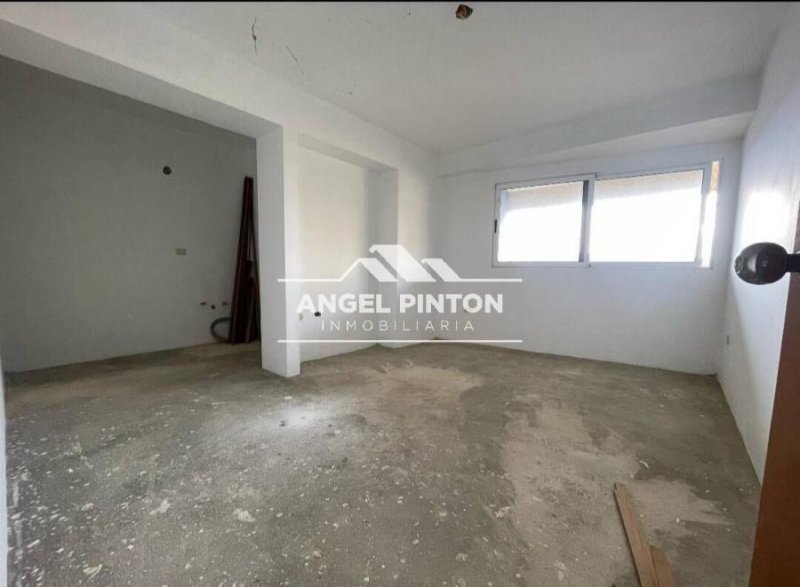 APARTAMENTO EN VENTA EN AV EL MILAGRO MARACAIBO API 7112