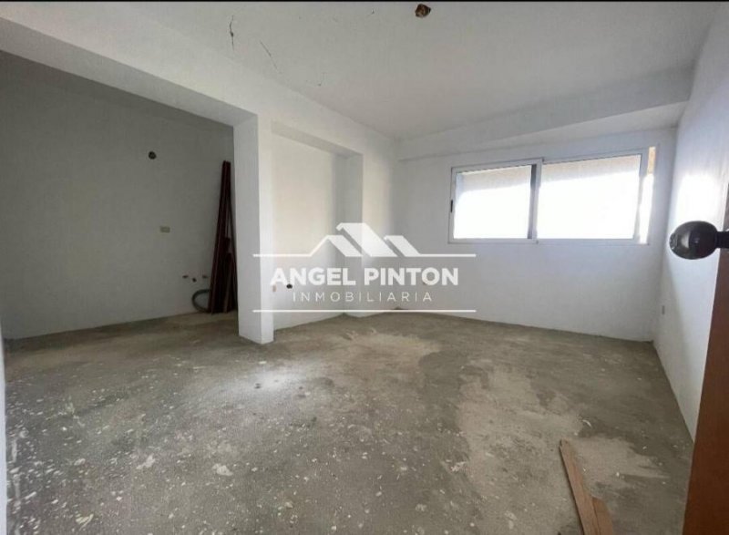 APARTAMENTO EN VENTA EN AV EL MILAGRO MARACAIBO API 7112