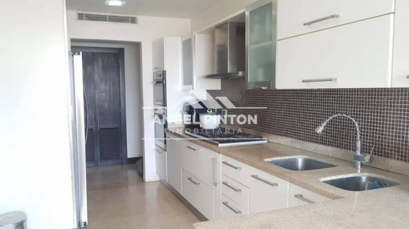 Foto Apartamento en Venta en Olegario Villalobos, Maracaibo, Zulia - U$D 85.000 - APV196655 - BienesOnLine