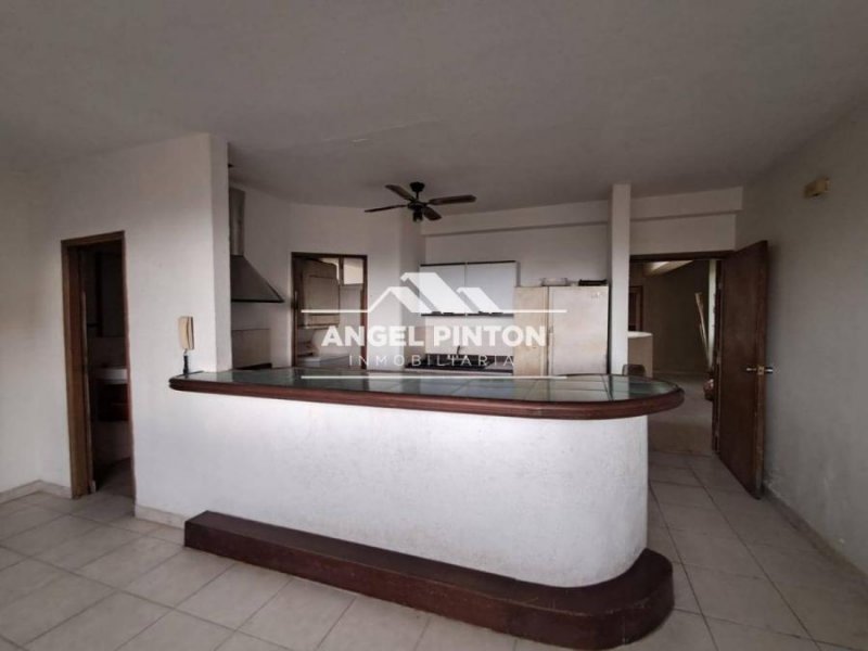 APARTAMENTO EN VENTA EN EDIF SUPER NOVA MARACAIBO API 7143