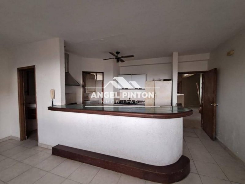 APARTAMENTO EN VENTA EN EDIF SUPER NOVA MARACAIBO API 7143