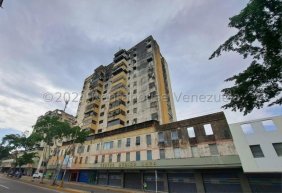Apartamento en venta en la Av. Lara Valencia Carabobo Desiree Castillo Rentahouse 24-26499
