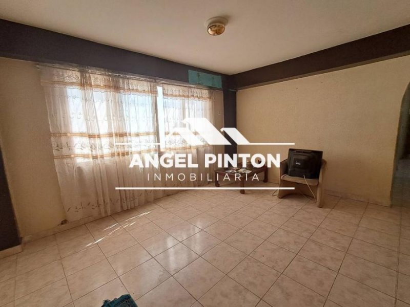 APARTAMENTO EN VENTA EN LA POMONA MARACAIBO API 0183