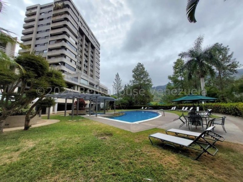 Apartamento en Venta en La Tahona. 2 Estacionamientos. MLS #24-27401