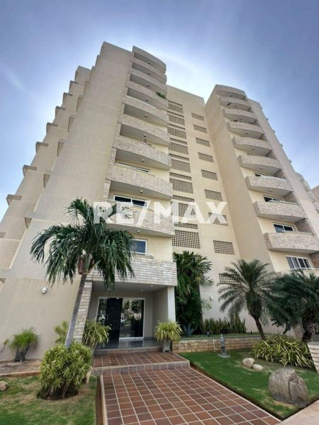 Apartamento en Venta Lago Country III Av. Milagro Norte Remax Millenium