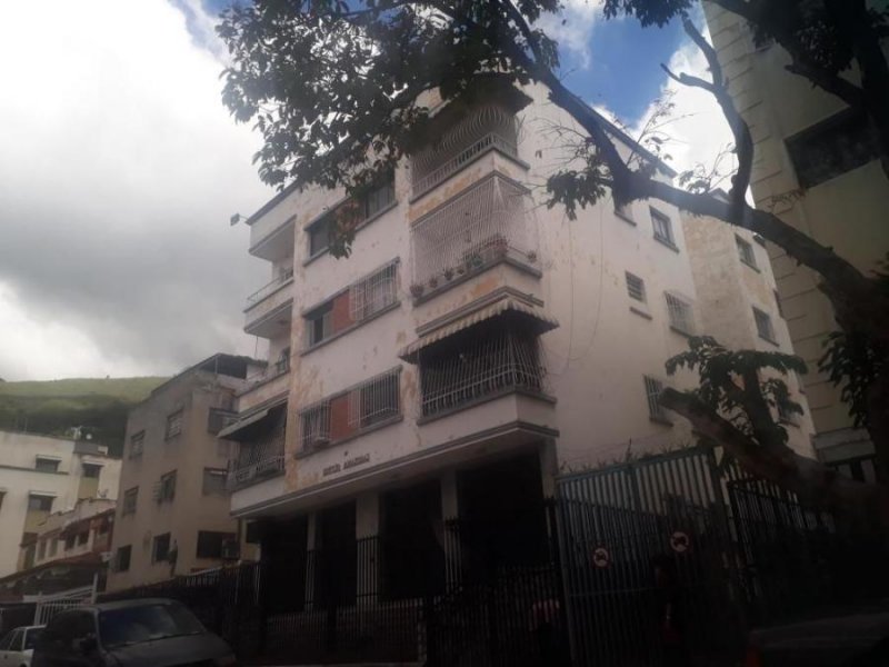 Foto Apartamento en Venta en Municipio Libertador Caracas, San Bernardino, Distrito Federal - U$D 35.000 - APV121797 - BienesOnLine