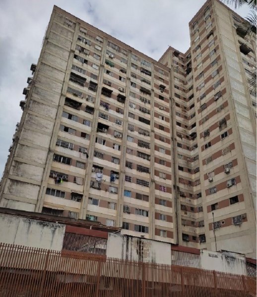 APARTAMENTO EN VENTA - URB. LOS RUICES