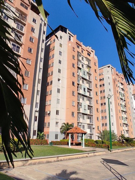 APARTAMENTO RES. MONTE MAYOR, SAN DIEGO.  LUISA MEZONES VENDE