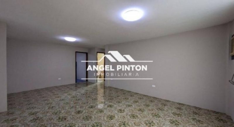 Foto Apartamento en Venta en Maracaibo, Zulia - U$D 23.000 - APV240518 - BienesOnLine